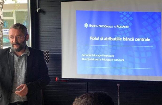 Lecție de educație financiară pentru tinerii din Baia de Fier
