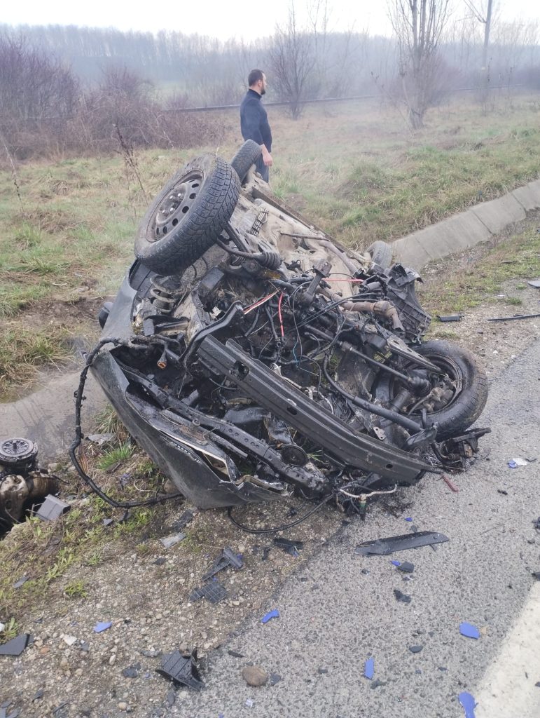 Vârț: Persoană încarcerată după ciocnirea între un autoturism şi un TIR - 13 martie 2024 AccentNews.ro