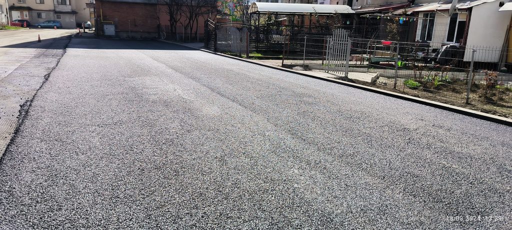 Se toarnă asfalt în cartierul Lotrului - 18 martie 2024 AccentNews.ro