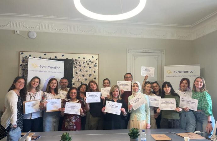 Profesorii de la Școala Gimnazială „Sfântul Nicolae” explorează metodele de învățare în aer liber la un curs Erasmus+ în Barcelona