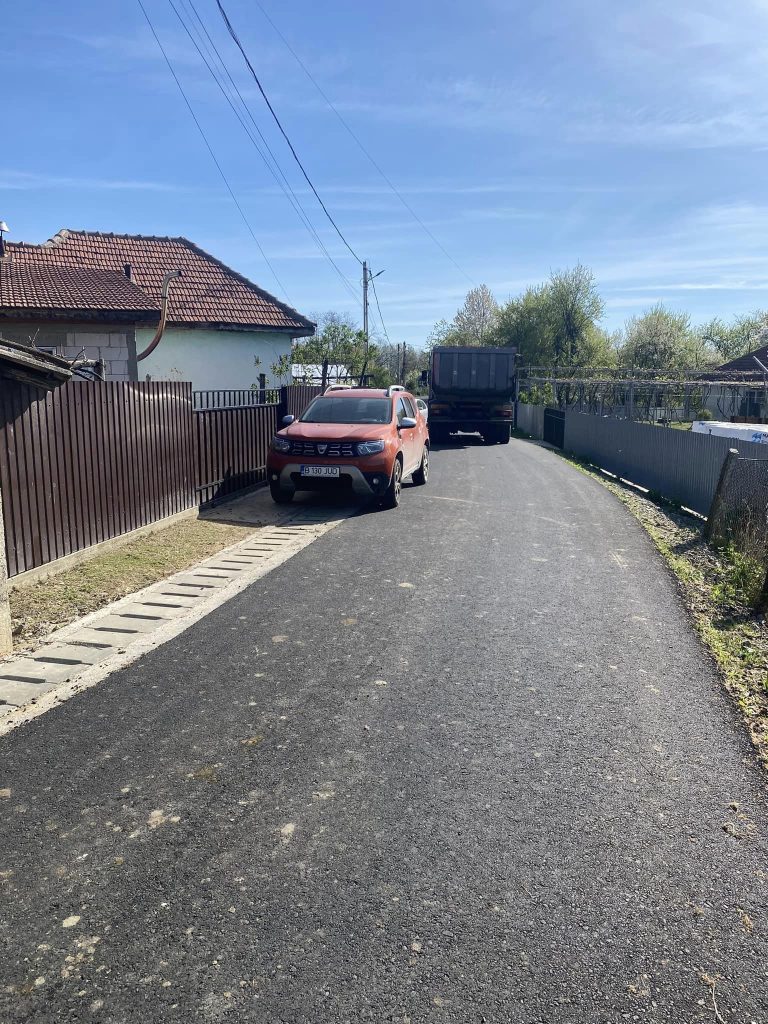 Continuă reabilitarea și modernizarea drumurilor din Roșia de Amaradia - 10 aprilie 2024 AccentNews.ro