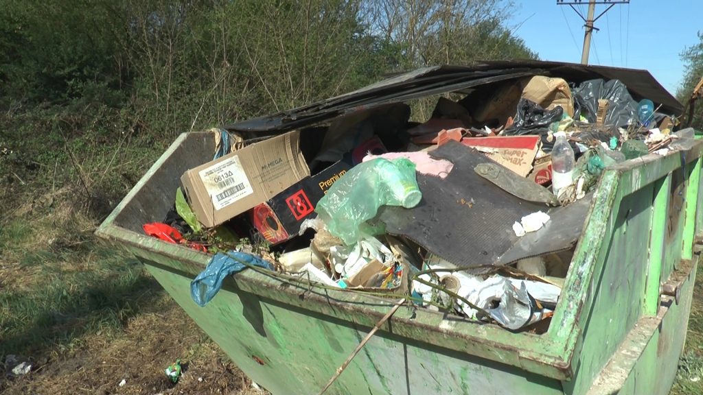 S-a săturat de gunoaie! Primarul din Turcinești a ecologizat o proprietate a Hidroelectricii - 9 aprilie 2024 AccentNews.ro
