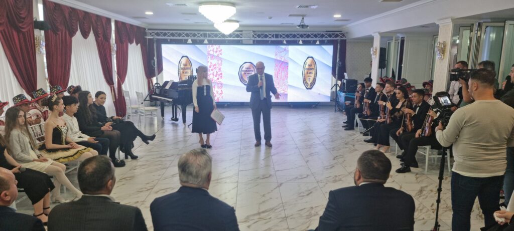 ALRO și ASCAR, sprijin substanțial pentru tinerii talentați din județul Olt. „Gala Excelenței în Artă” ar putea fi organizată, în 2025, la Paris - 23 mai 2024 AccentNews.ro