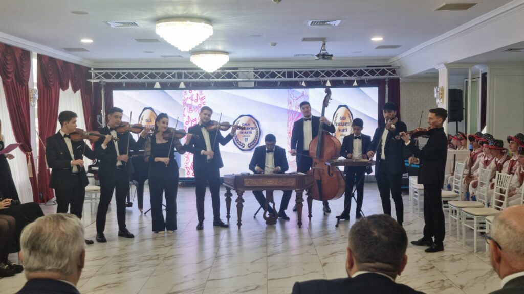 ALRO și ASCAR, sprijin substanțial pentru tinerii talentați din județul Olt. „Gala Excelenței în Artă” ar putea fi organizată, în 2025, la Paris - 23 mai 2024 AccentNews.ro