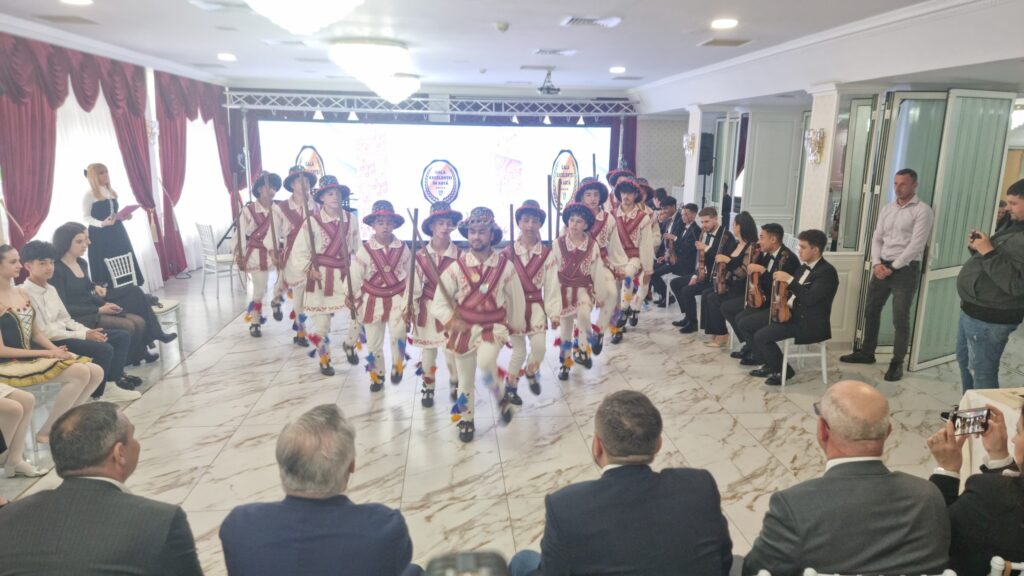 ALRO și ASCAR, sprijin substanțial pentru tinerii talentați din județul Olt. „Gala Excelenței în Artă” ar putea fi organizată, în 2025, la Paris - 23 mai 2024 AccentNews.ro