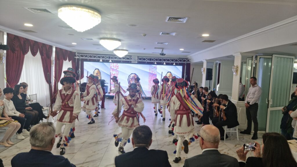 ALRO și ASCAR, sprijin substanțial pentru tinerii talentați din județul Olt. „Gala Excelenței în Artă” ar putea fi organizată, în 2025, la Paris - 23 mai 2024 AccentNews.ro