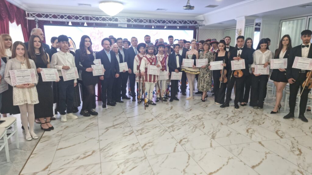 ALRO și ASCAR, sprijin substanțial pentru tinerii talentați din județul Olt. „Gala Excelenței în Artă” ar putea fi organizată, în 2025, la Paris - 23 mai 2024 AccentNews.ro