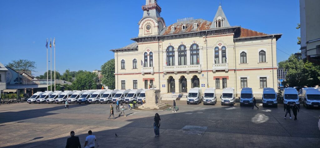 Gorj: Au fost livrate primele 22 de microbuze electrice - 28 mai 2024 AccentNews.ro