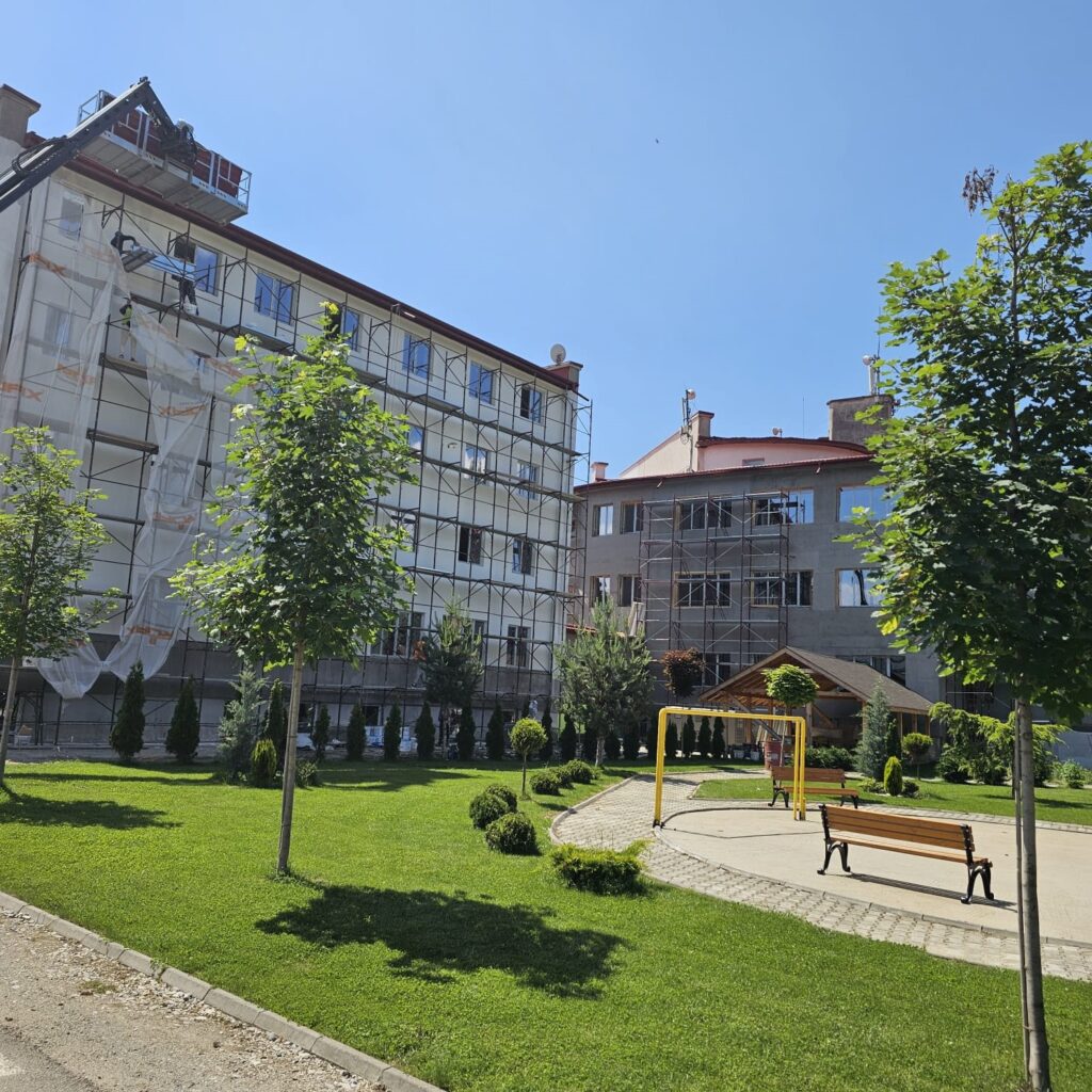 Au fost montate cele 1000 de panouri fotovoltaice la Dobrița - 28 mai 2024 AccentNews.ro