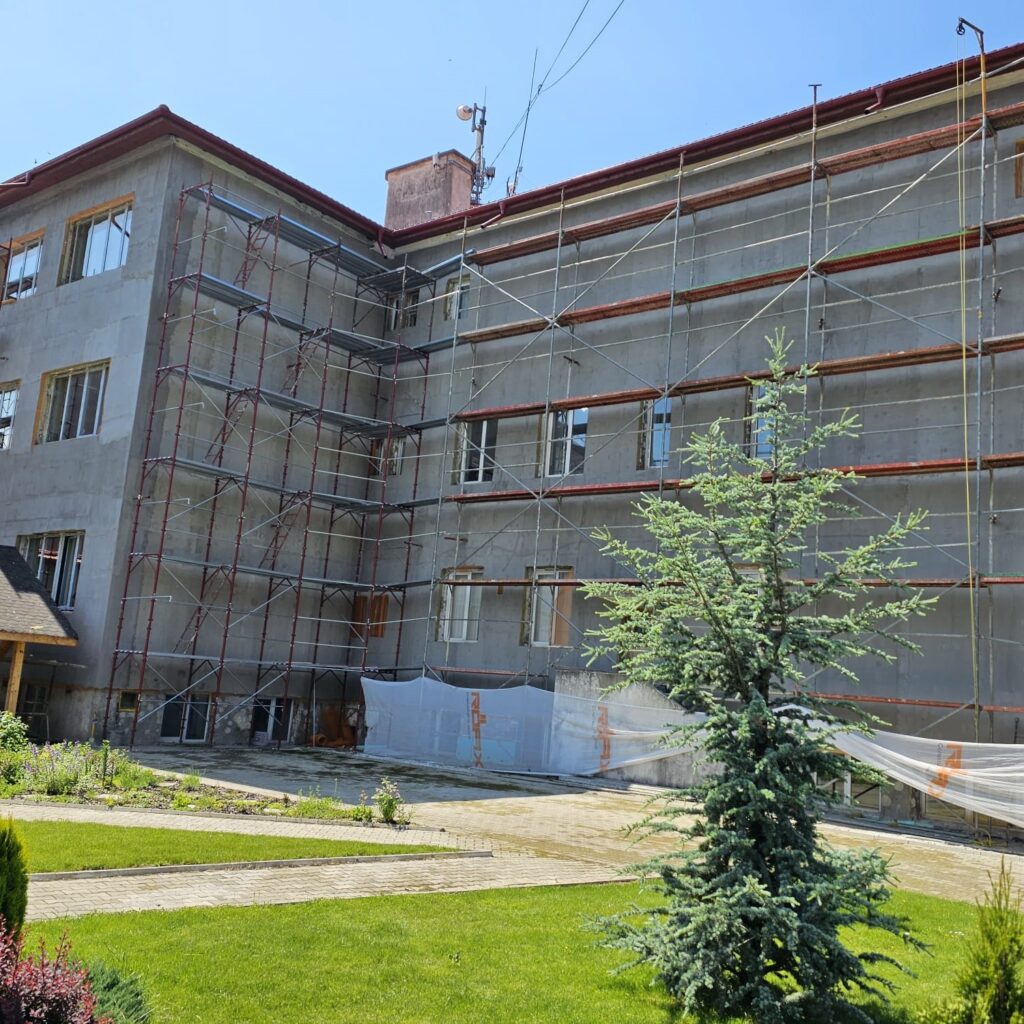 Au fost montate cele 1000 de panouri fotovoltaice la Dobrița - 28 mai 2024 AccentNews.ro