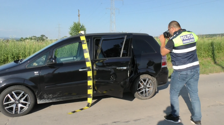O femeie a ajuns la spital după ce s-a ridicat asfaltul pe un drum din Văcarea! Autoritățile județene promit reabilitarea - 19 iunie 2024 AccentNews.ro
