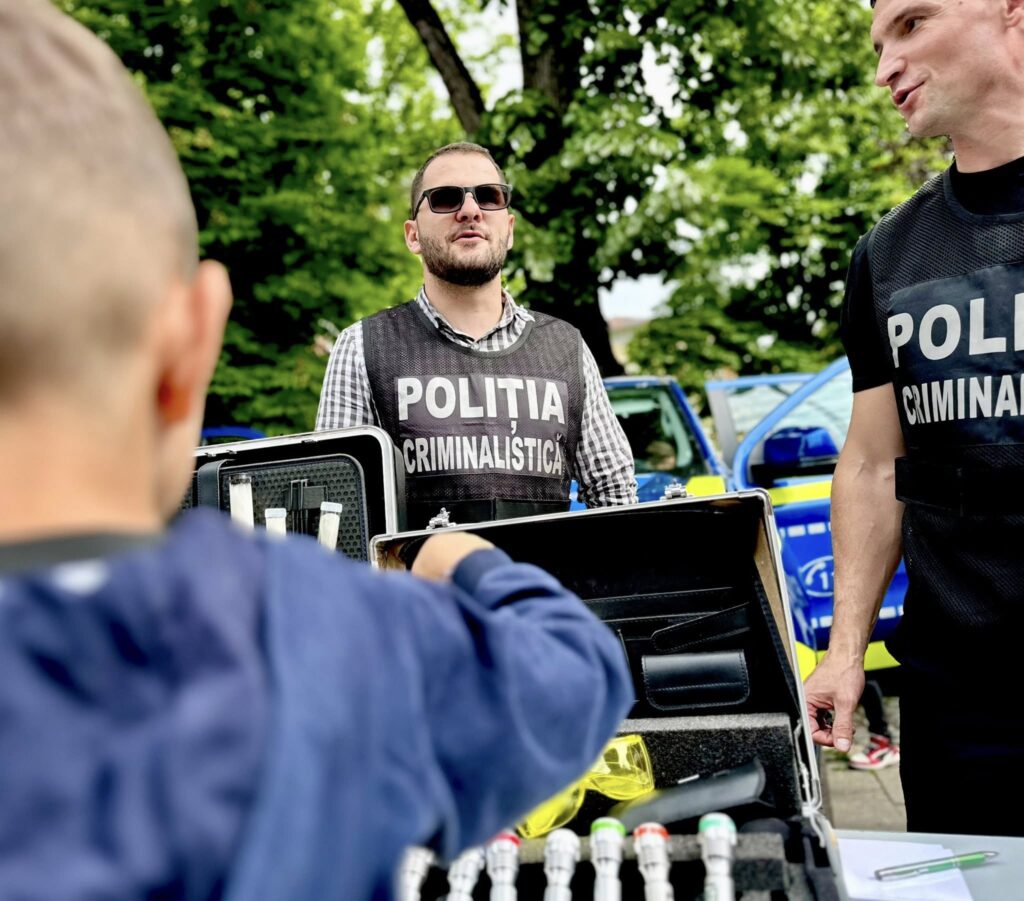 Peste 500 de elevi, în “stradă” alături de polițiști - 22 mai 2025 AccentNews.ro