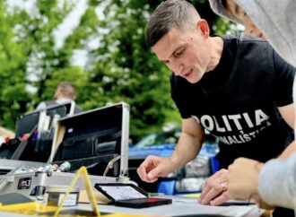 Peste 500 de elevi, în “stradă” alături de polițiști