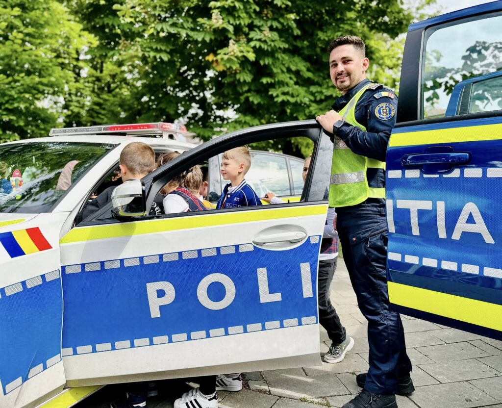 Peste 500 de elevi, în “stradă” alături de polițiști - 22 mai 2025 AccentNews.ro