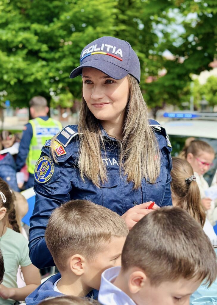Peste 500 de elevi, în “stradă” alături de polițiști - 22 mai 2025 AccentNews.ro