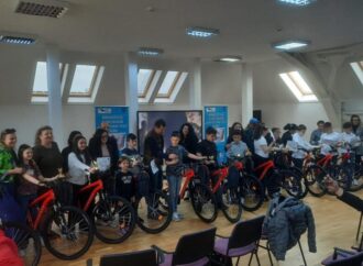 Premierea proiectului educațional „Biblioteca Vlogging”, la Biblioteca Județeană Gorj 11 Premierea proiectului educațional „Biblioteca Vlogging”, la Biblioteca Județeană Gorj