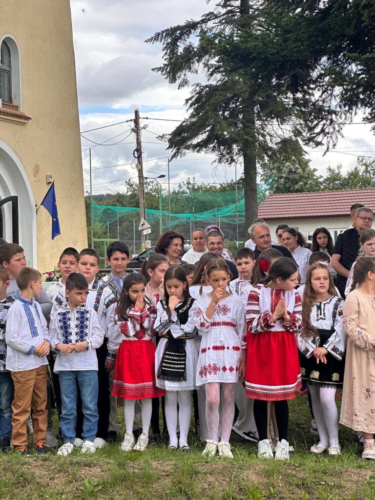 Eroii nu mor niciodată” – Comemorare emoționantă la Turcinești, în prezența primarului Ion Dijmărescu - 29 mai 2025 AccentNews.ro