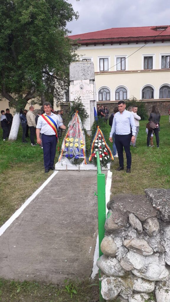 Eroii nu mor niciodată” – Comemorare emoționantă la Turcinești, în prezența primarului Ion Dijmărescu - 29 mai 2025 AccentNews.ro