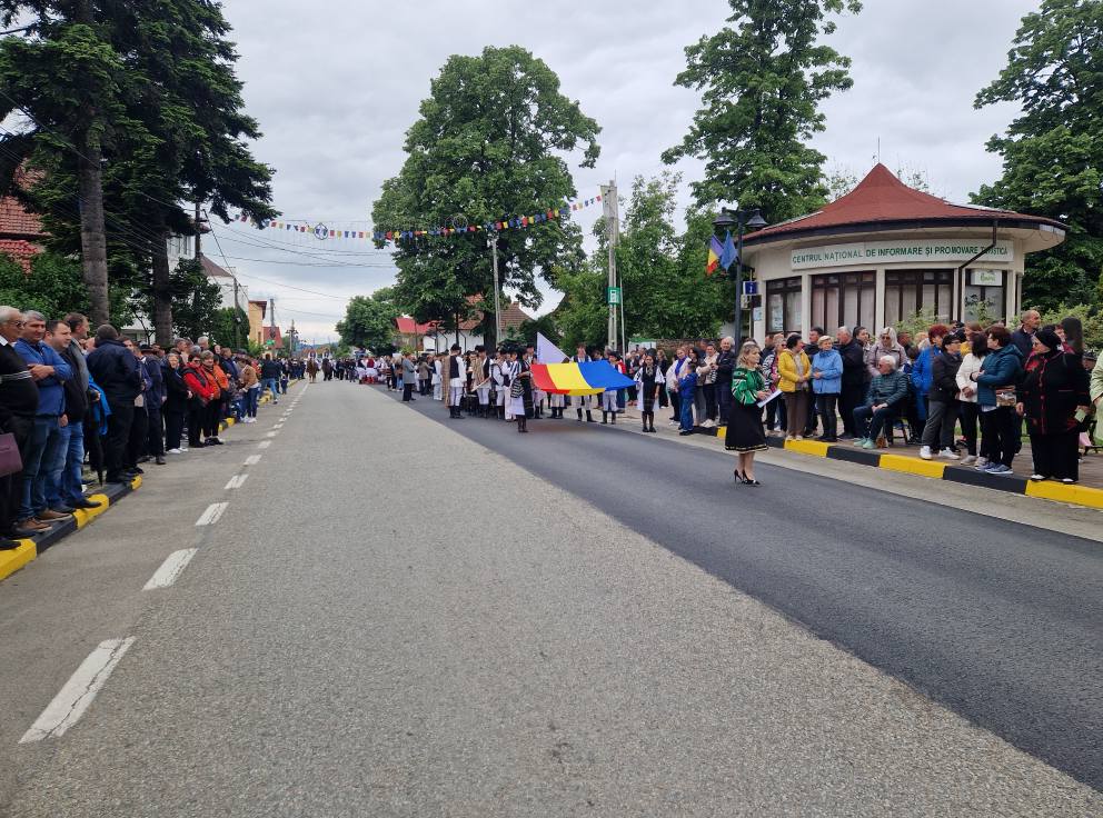 Festivalul păstoresc de la Novaci a reunit tradiția și cultura locală - 26 mai 2025 AccentNews.ro