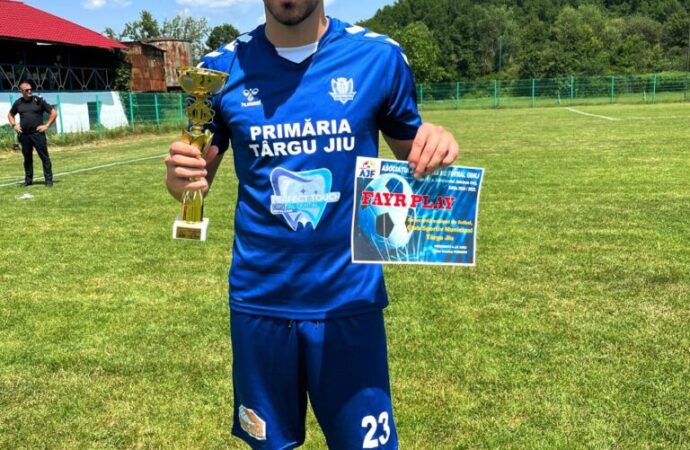 Fotbaliștii de la CSM au plecat cu trei trofee de la Țicleni