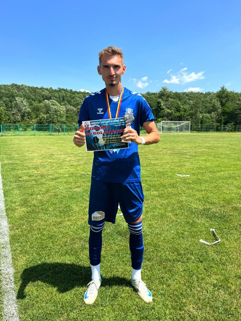 Fotbaliștii de la CSM au plecat cu trei trofee de la Țicleni - 16 iunie 2025 AccentNews.ro
