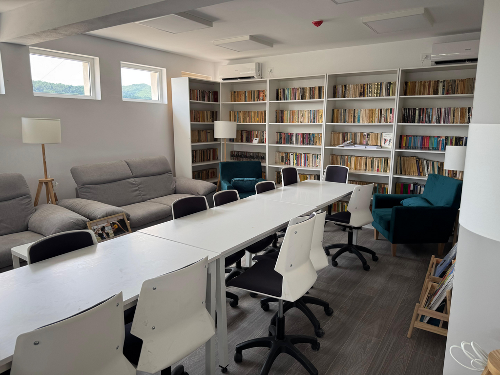 Bibliotecă la standarde europene într-o comună din Vâlcea 4 Bibliotecă la standarde europene într-o comună din Vâlcea - 16 iunie 2025 AccentNews.ro