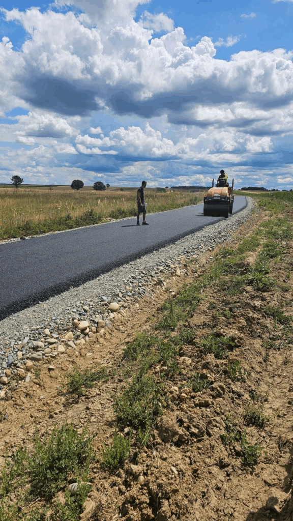 Asfalt nou între Dănești și Târgu Cărbunești - 14 iulie 2025 AccentNews.ro
