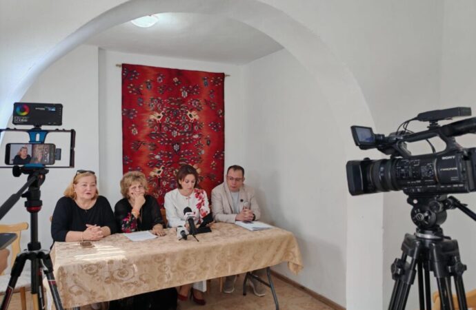 Sărbătoare la Muzeul Arhitecturii Populare de la Curtișoara. Intrarea este liberă!