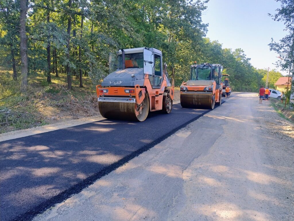 Lucrările la DJ 662 din Aninoasa continuă după o scurtă pauză 2 Lucrările la DJ 662 din Aninoasa continuă după o scurtă pauză - 12 august 2025 AccentNews.ro
