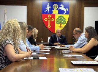 25 de microbuze electrice noi pentru elevii din Vâlcea 1 25 de microbuze electrice noi pentru elevii din Vâlcea