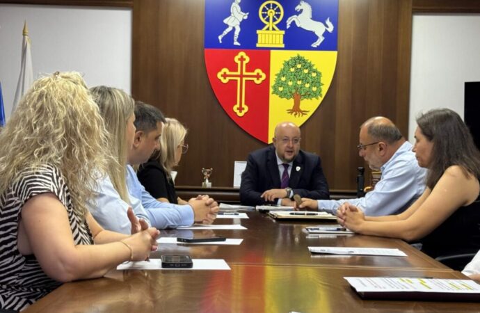 25 de microbuze electrice noi pentru elevii din Vâlcea