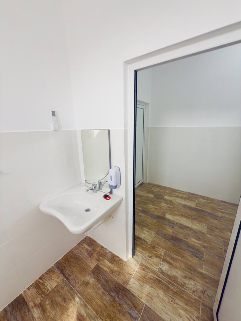 Copiii din Ciuperceni au, în sfârșit, toalete moderne - 8 septembrie 2025 AccentNews.ro