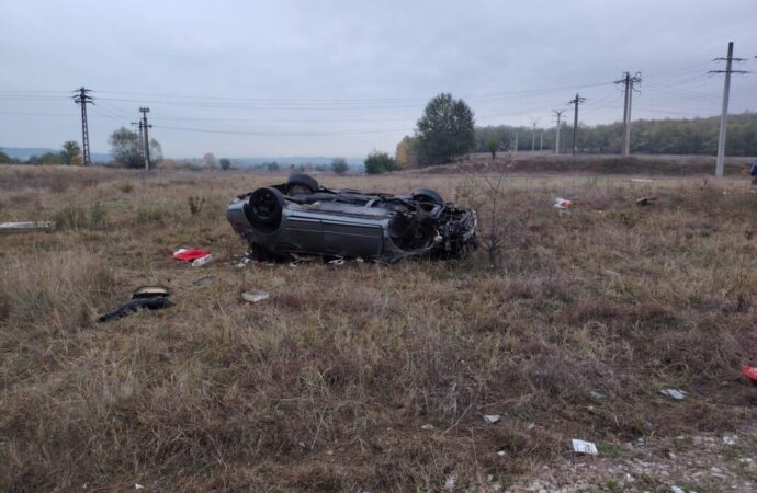 Tânăr decedat la Vlăduleni! O victimă la spital, un pasager a părăsit locul tragediei