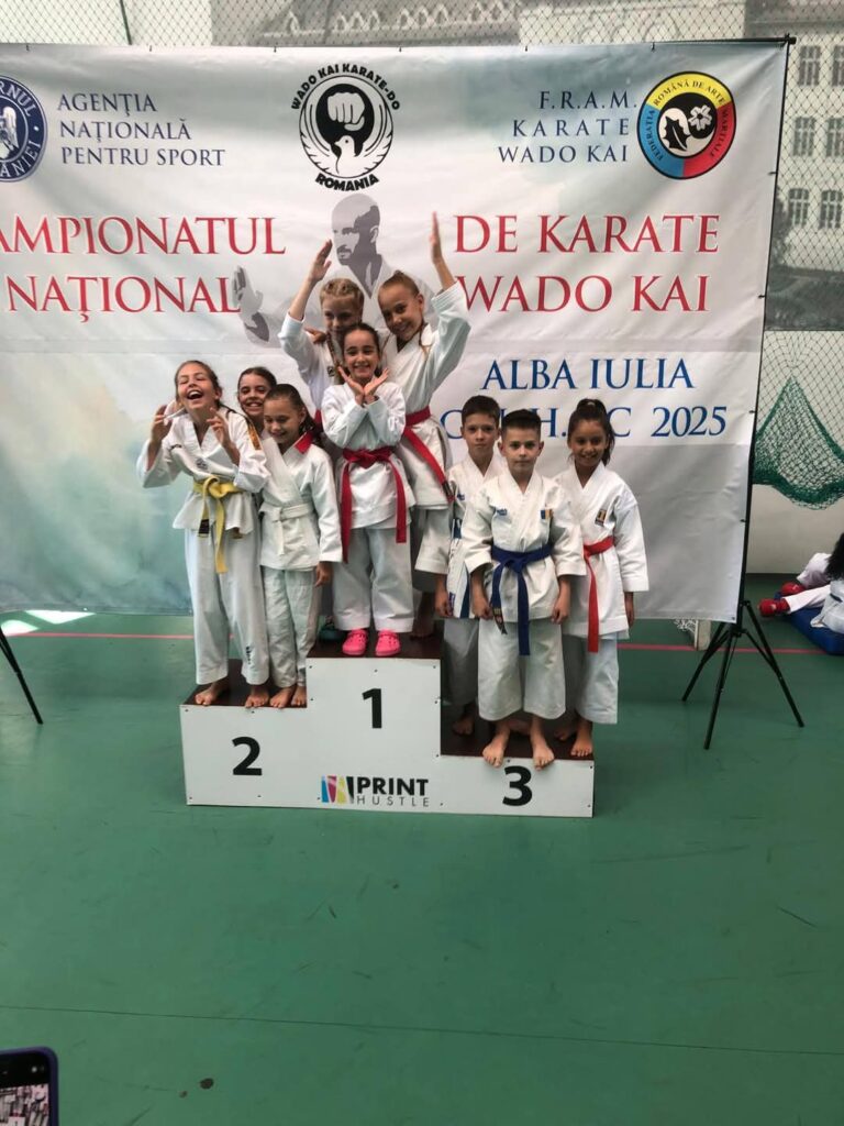 13 sportivi de la ACS X.P.Karate Țicleni, medaliați la Alba Iulia - 1 octombrie 2025 AccentNews.ro