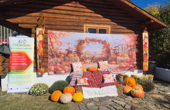 Sărbătoarea Dovleacului, un real succes la Runcu – primarul Adrian Cîmpeanu și comunitatea, împreună pentru promovarea tradițiilor locale