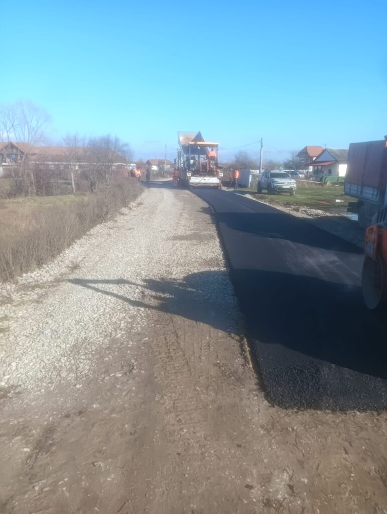 Primăria Bălești finalizează asfaltarea în satul Tămășești 8 Primăria Bălești finalizează asfaltarea în satul Tămășești - 25 noiembrie 2025 AccentNews.ro