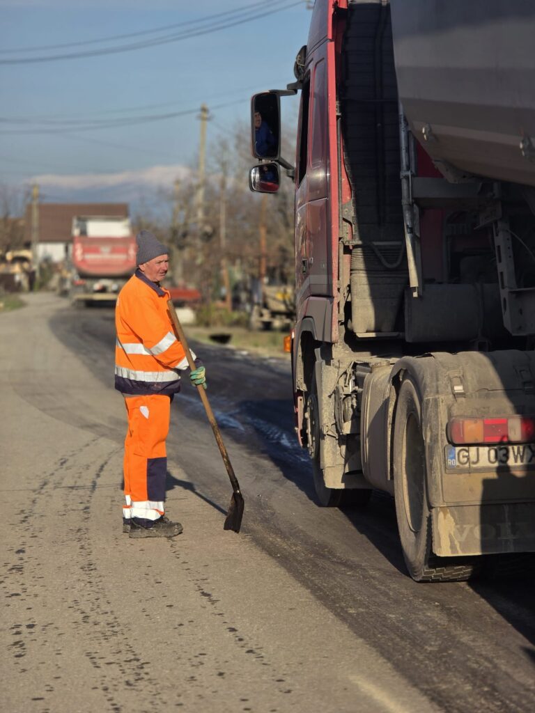 Primăria Bălești finalizează asfaltarea în satul Tămășești 9 Primăria Bălești finalizează asfaltarea în satul Tămășești - 25 noiembrie 2025 AccentNews.ro