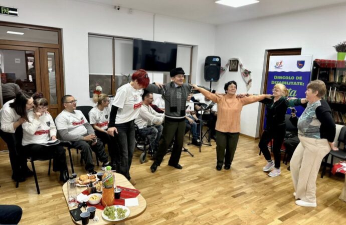 „Dincolo de dizabilitate – Arta care ne unește”, acțiune de suflet la Centrul de Zi Bălești