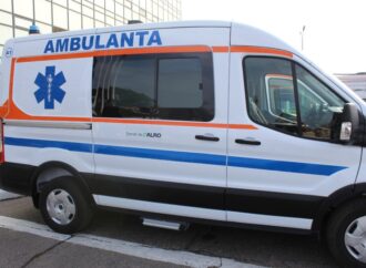 Spitalul Județean de Urgență Slatina a primit două ambulanțe pentru transportul pacienților, donație de la ALRO Slatina