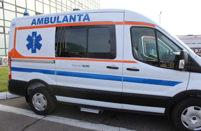 Spitalul Județean de Urgență Slatina a primit două ambulanțe pentru transportul pacienților, donație de la ALRO Slatina