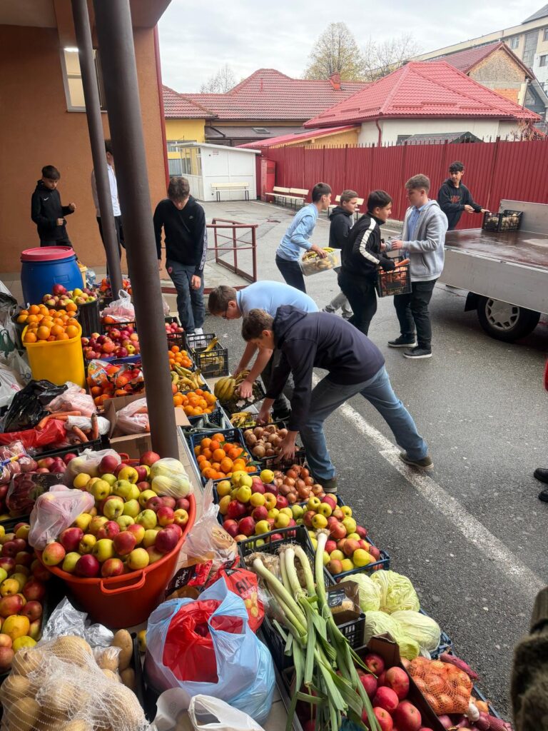 Activitatea de voluntariat la Școala Gimnazială “Sfântul Nicolae”- Săptămâna legumelor și fructelor donate 2 Activitatea de voluntariat la Școala Gimnazială “Sfântul Nicolae”- Săptămâna legumelor și fructelor donate - 27 noiembrie 2025 AccentNews.ro
