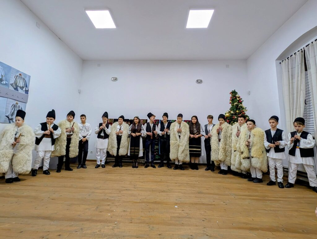 Momente speciale pentru comunitatea din Vaideeni - 24 decembrie 2025 AccentNews.ro
