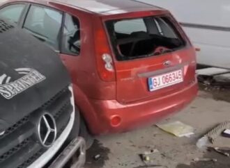 Caz incredibil în Târgu Jiu! Cercetări după ce au fost distruse 27 de mașini!