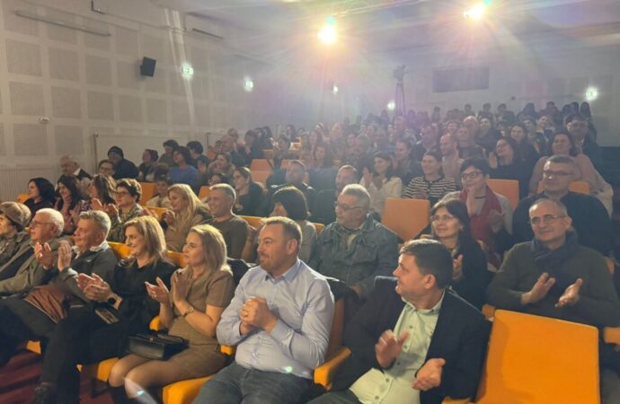 Seară de teatru la Izbiceni. „Cerere în căsătorie“ de A.P. Cehov, pe scena Centrului Cultural „Tudor Gheorghe“
