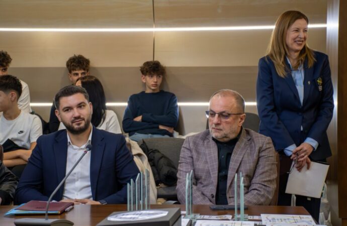 Președintele Consiliului Județean Vâlcea, Constantin Rădulescu, premiat pentru contribuția la dezvoltarea baschetului românesc