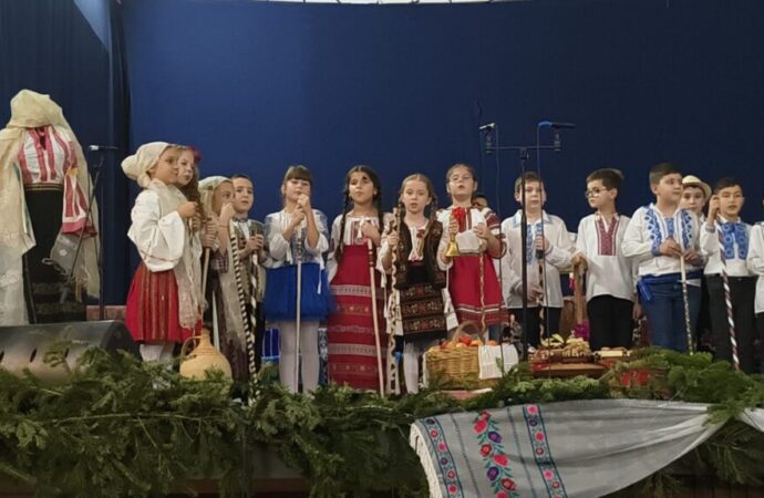 Șezătoare de Crăciun, lecție de suflet pentru elevii de la Spirul Haret