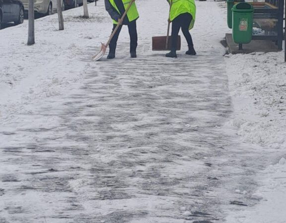 Primăria Motru a intervenit prompt după ninsoare: trafic desfășurat în condiții sigure