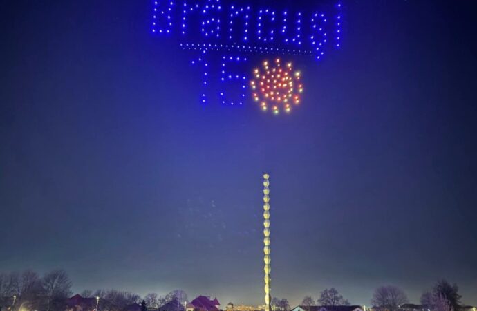 Spectacol de drone la Târgu Jiu în cinstea Titanului din Hobița