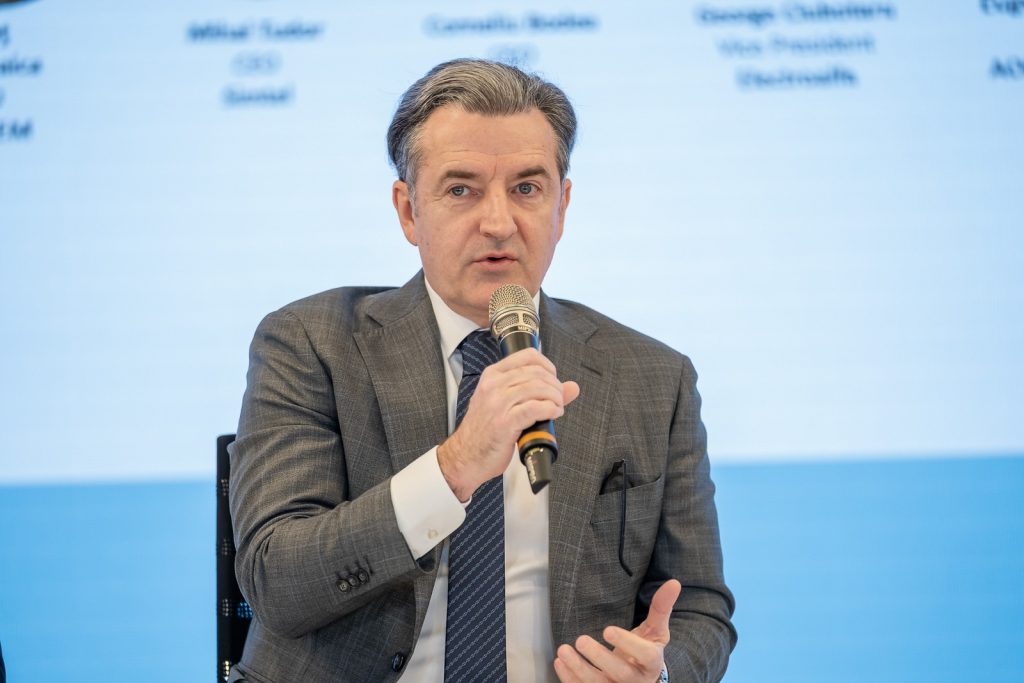 Corneliu Bodea, CEO Adrem: „Companiile româneşti se vor uita din ce în ce mai mult să se internaţionalizeze, să lucreze în afara României“ - 27 februarie 2026 AccentNews.ro
