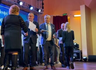 Recunoaștere și premii în bani și cărți oferite de CJ Olt, ALRO și ASCAR celor mai buni elevi și profesori ai Oltului. „Îi îndemn pe copii să urmeze calea educației”